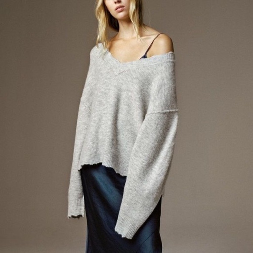 Aritzia Wilfred Wool Blended Krause Oversized V-Neck Jumper Sweater Size 1 Free
